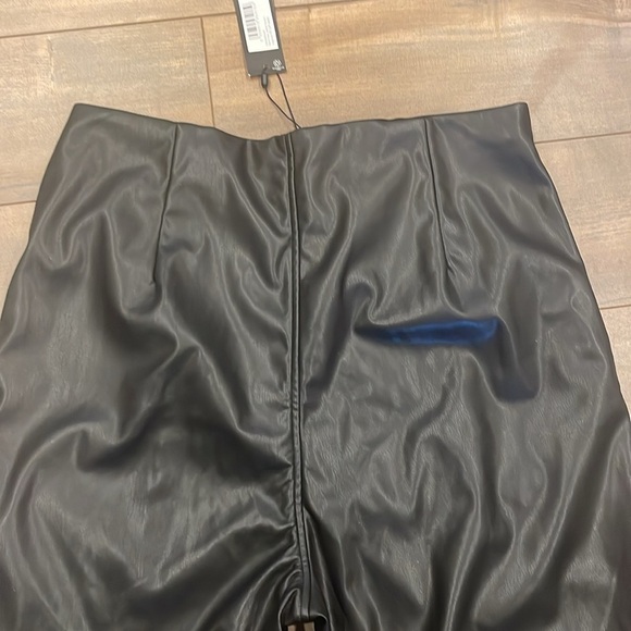 Prettylittlething sz 12 (uk 16) stretch black faux leather side zipper pants - Picture 3 of 11